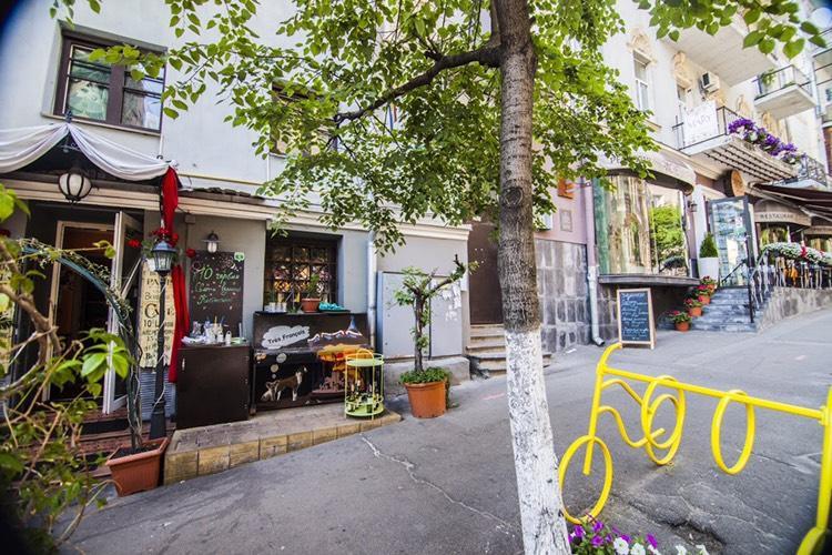Apartment In The Heart Of Kiev Ngoại thất bức ảnh